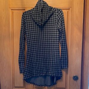 Cuddl Duds Black and Gray brand new top with thumb holes.